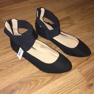 🔵NWT Black suede Torrid flats